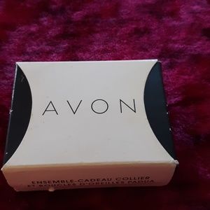 Avon new in box Padua necklace and earring gift s